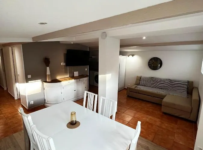 Port, : Nid Cosy A Fréjus